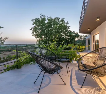 Vila s bazenom i velikim maslinikom, Crno - Zadar! - Crno, Zadar