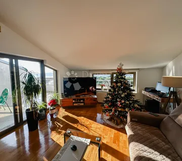 ŠIBENIK, Dvoetažni stan s panoramskim pogeldom i garažom, 250 m2