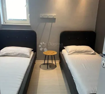 Zadar,Diklo- Stan u prizemlju s vrtom - cover