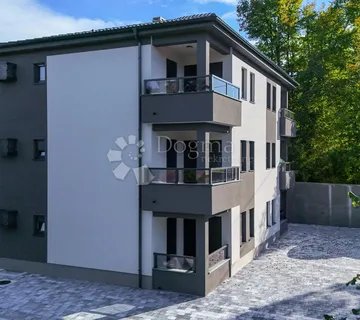 Izuzetno kvalitetna novogradnja u blizini centra Matulja - Jušići, Matulji