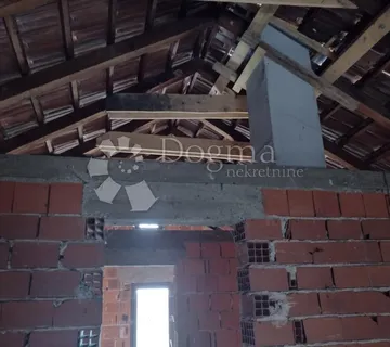 Opg imanje, ogromno zemljište, dodatna kućica - Gornja Trstenica, Gvozd
