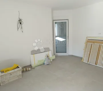 MALINSKA MALI APARTMAN BLIZU PLAŽE - cover
