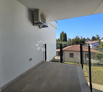 Stan 400m od mora s pogledom prema moru i garažom - Savudrija, Umag