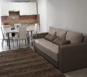 PRIMOŠTEN, prekrasan apartman na moru