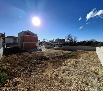Vila 500m od mora s okućnicom (967m2)) nadomak centra grada - Poreč