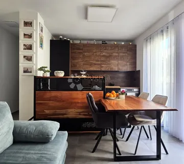 TOP stan sa dvorištem u novogradnji - Štinjan, Pula