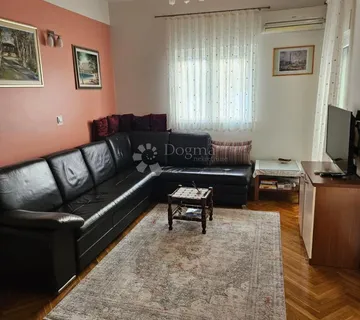 Dvoetažni komforan stan s pogledom na more - Makarska