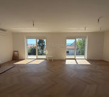 Moderan, izuzetno prostran stan 110m² – Kostrena - Rožmanići, Kostrena