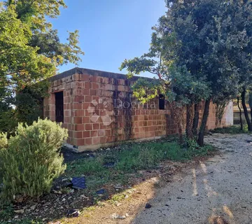 Apartmanska kuća-započeta gradnja - Pavićini, Marčana