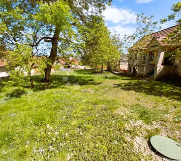 Vrlo povoljno građevinsko zemljište sa dvije kuće za renovaciju - Donje Ladanje, Maruševec