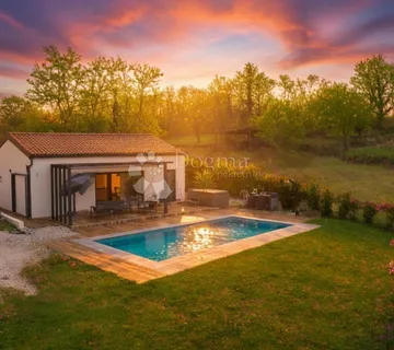 Moderna prizemnica s bazenom i jacuzzijem na parceli od 944 m² – mirna lokacija u okolici Višnjana - cover