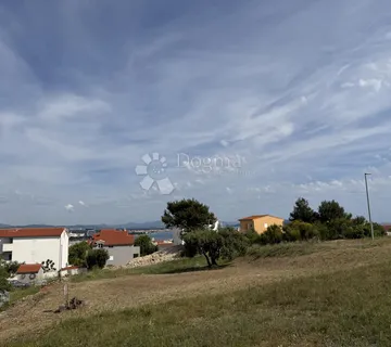Top lokacija! Građevinsko zemljište s pogledom na more – Vodice (P-3)