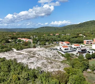 JEDINSTVENO GRAĐEVINSKO ZEMLJIŠTE S DOZVOLOM 3 km OD MORA! Labin, okolica