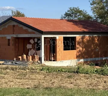Prilika - kuća u roh-bau fazi u srcu Istre - Novaki Pazinski, Cerovlje