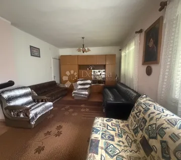 Useljiva dvojna kuća je lijepim dvorištem - Vrbovsko