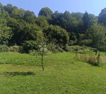 Građevinsko zemljište sa puno okolnih parcela - Podrebar, Bosiljevo