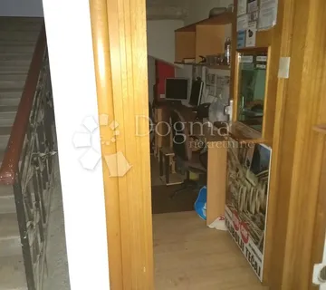 Korzo, manji poslovni prostor za najam - Rijeka
