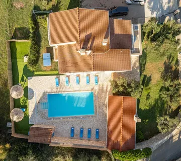 Predivna mediteranska vila s bazenom na otoku Pašmanu - cover