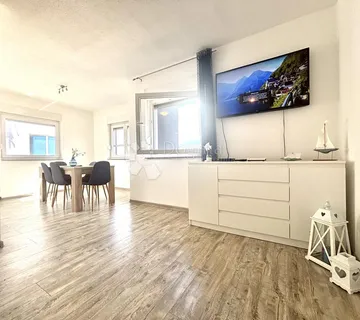 Sofisticirana vila nadomak mora s 5 jedinica i investicijskim potencijalom - Vir