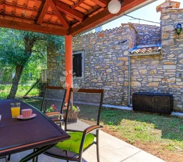 Dugoročni najam – Kuća Lilla, 69 m² + 800 m² privatne okućnice, Loborika - Loborika, Marčana