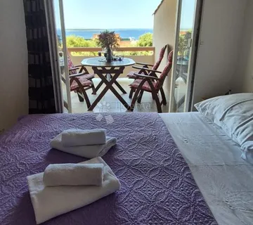 ODLIČNA APARTMANSKA KUĆA U MANDRAMA - cover