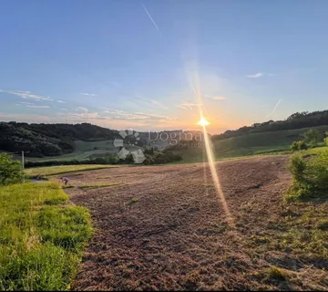 Građevinsko zemljište 507 m2 u prirodnom okruženju - Škarićevo, Krapina