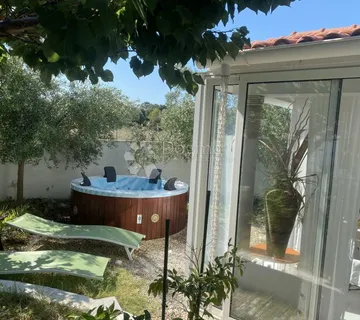 Apartman sa vlastitom parcelom - Petrčane - cover