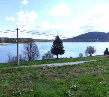 Građevinski teren uz samo jezero Sabljake - Ogulin