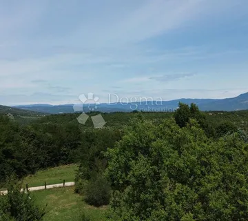 LABIN,okolica,veliko građevinsko zemljište na rubu sela