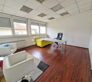 ODLIČAN, PROSTRANI  POSLOVNI PROSTOR NADOMAK CENTRA GRADA - cover