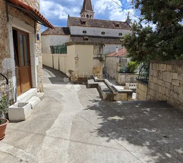 Kuća S Velikim Potencijalom U Srcu Milne Na Braču - Milna