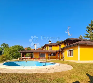 Vila s bazenom i teniskim terenom - cover