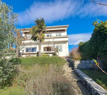 Samostojeća kuća s velikom okućnicom, pogled! - Marčelji, Viškovo