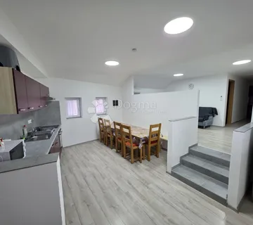 Kuća za radnike – smještaj za više osoba, potpuno opremljena - Strahoninec