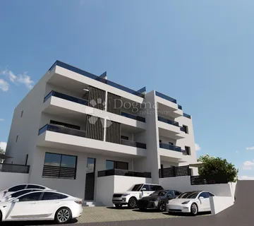 150 M Od Mora – Stan S Krovnom Terasom - Okrug Gornji, Okrug