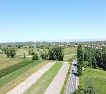 Poljoprivredno zemljište uz cestu - Biograd na moru