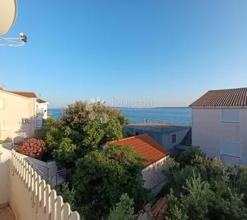 Apartman Mandre, 30m od mora - Mandre, Kolan