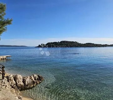 Poljoprivredno zemjište u Labadusi! o. Čiovo - Okrug Gornji, Okrug
