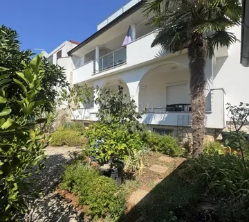 Kuća sa 3 odvojena apartmana - Malinska, Malinska-Dubašnica