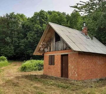 Poljoprivredno zemljište sa započetom gradnjom - Otočac