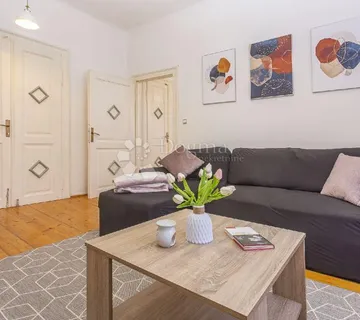 Predivan stan u centru Šibenika