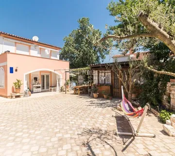 Ekskluzivno! Apartmanska Vila U Blizini Mora - Premantura, Medulin