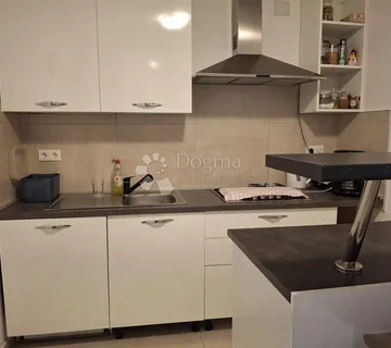 APARTMAN IZ SNOVA NA OTOKU RABU, MJESTO LOPAR– SAMO 300 m OD PJEŠČANE PLAŽE!