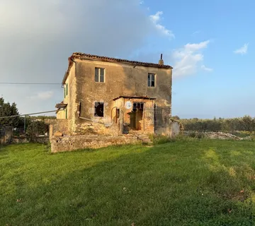 Kuća za kompletnu renovaciju na 541 m2 okućnice - Galižana, Vodnjan