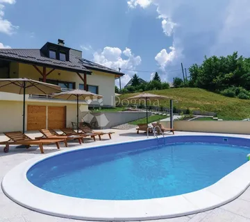 Vila s bazenom i velikom okućnicom – Brezovica - Starjak, Zagreb