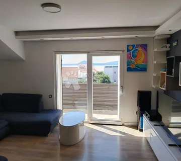 VODICE - apartman 80 m2 + potkrovlje 80 m2 - 100 metara od mora