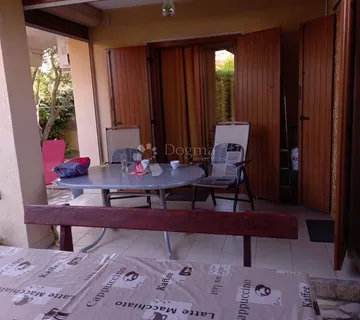 BANJOLE APARTMAN SA PROSTRANOM TERASOM - cover