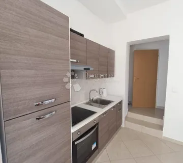 Apartman 46 m² s balkonom i terasom – Palit, Rab - cover