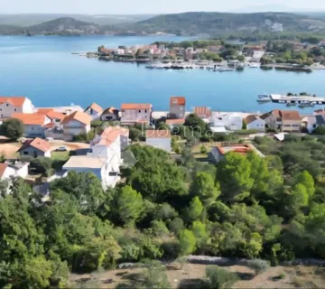 Građevinsko zemjište s pogledom na more u Bilicama! Šibenik - Stubalj, Bilice