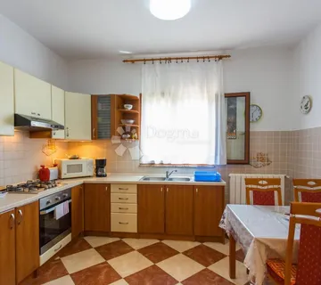 Stan za najam, 164 m², Labin